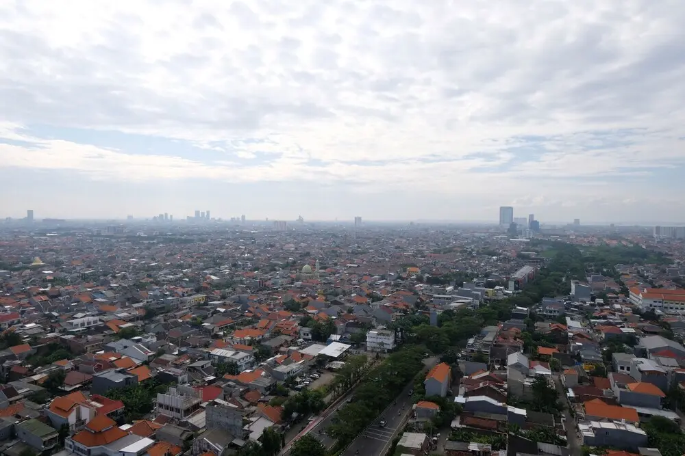 Сурабая: Cozy Minimalist Studio Apartement At Bale Hinggil