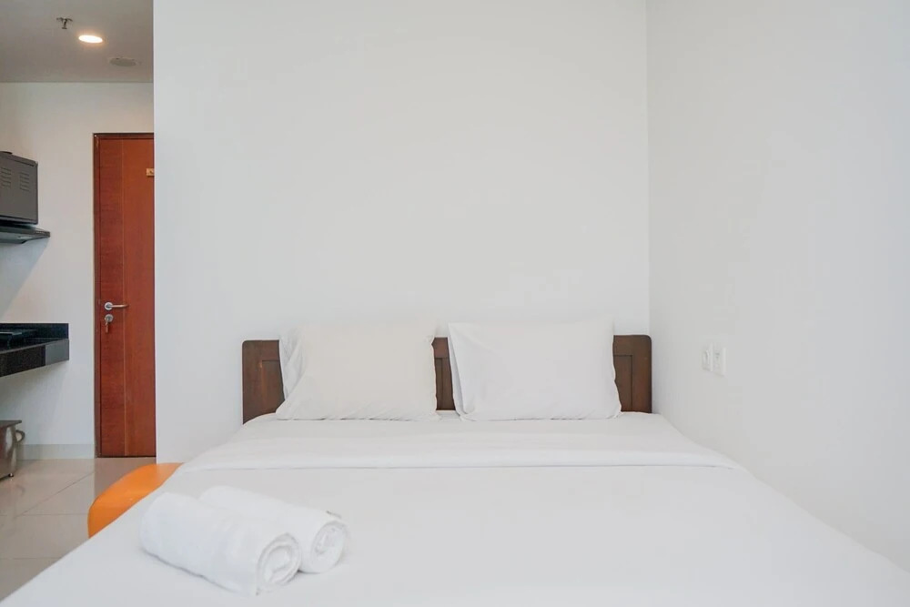 Южный Тангеранг: Fully Furnished With Comfort Design Studio Roseville Apartment
