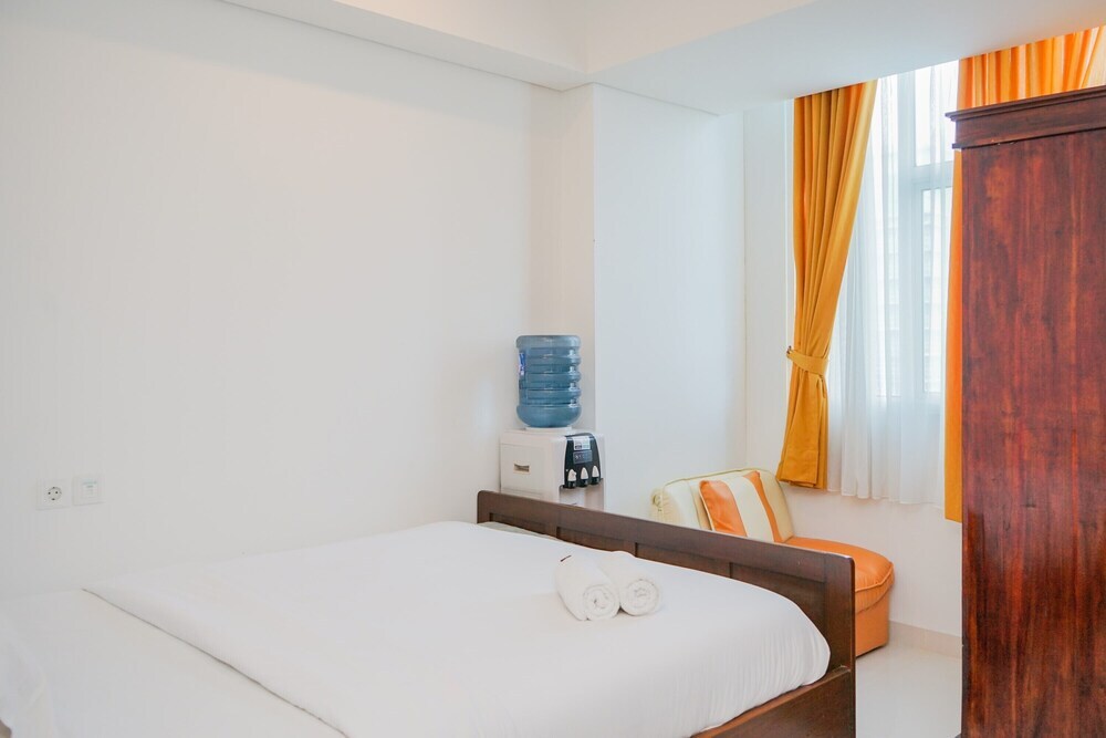 Южный Тангеранг: Fully Furnished With Comfort Design Studio Roseville Apartment