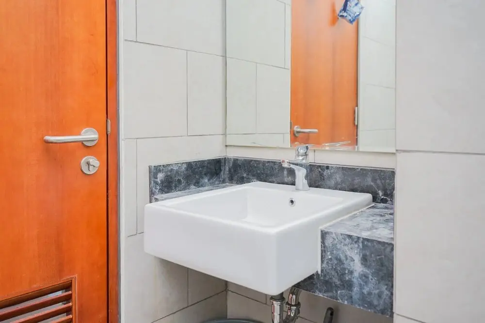Южный Тангеранг: Fully Furnished With Comfort Design Studio Roseville Apartment