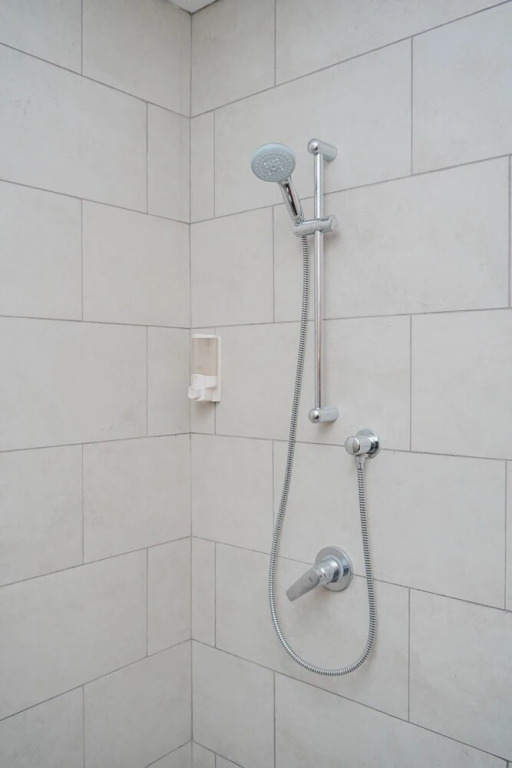 Южный Тангеранг: Fully Furnished With Comfort Design Studio Roseville Apartment