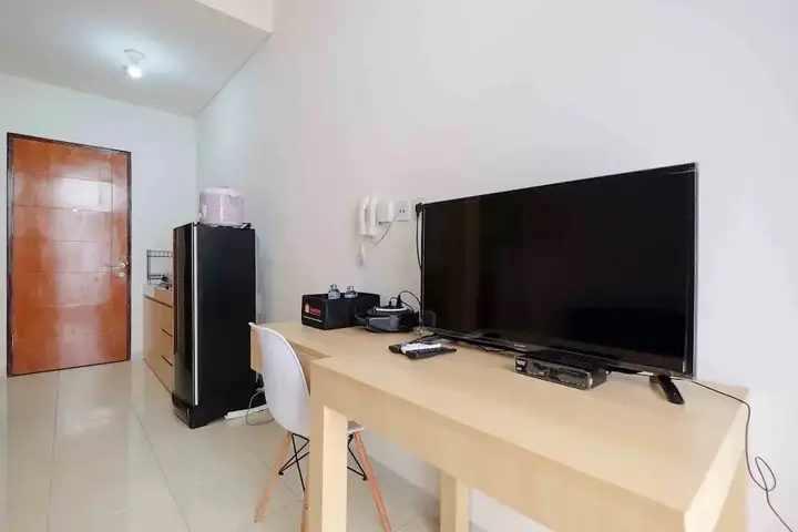 Депок: Comfort Studio Room At Dave Apartment