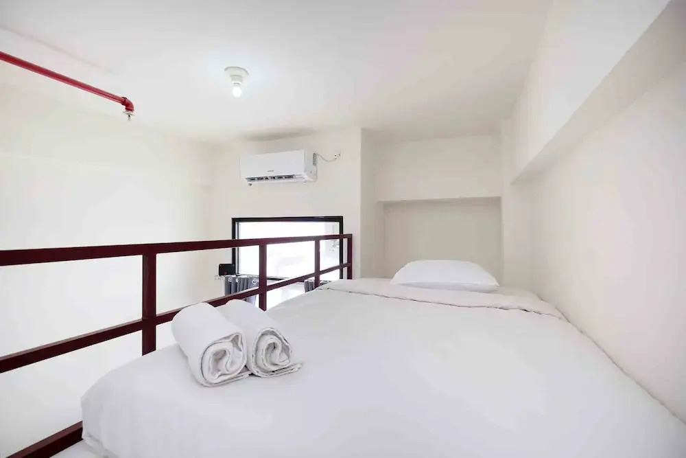 Депок: Comfort Studio Room At Dave Apartment