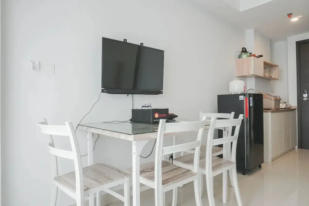 Джакарта: Fully Furnished With Comfortable Design Studio Citra Living Apartment
