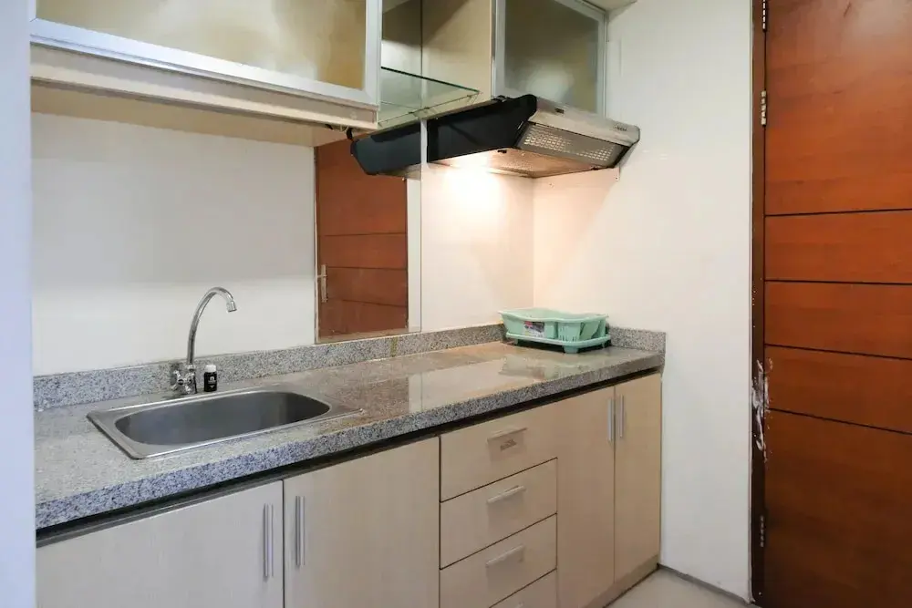 Сурабая: Cozy And Homey Studio Apartment At High Point Serviced