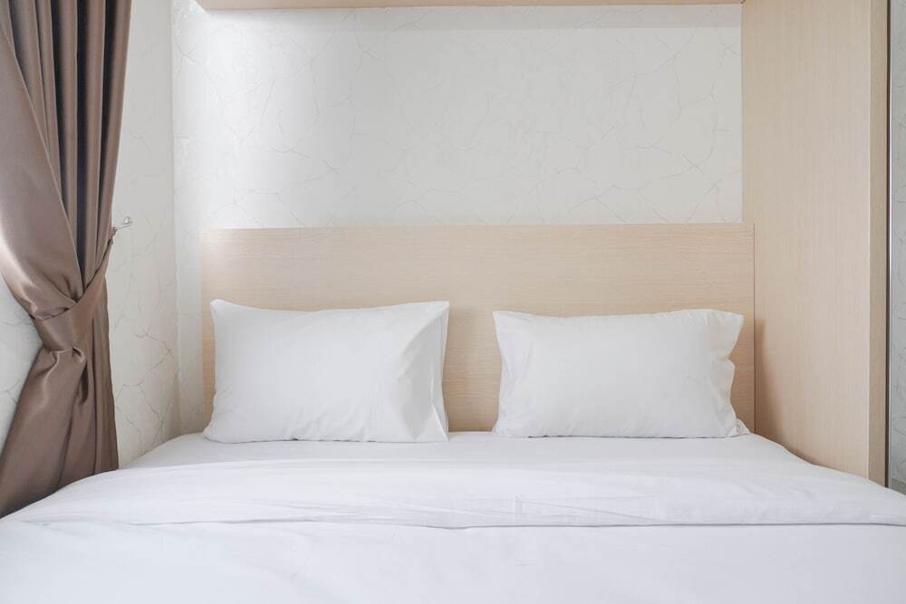Южный Тангеранг: Comfort And Warm 2Br At Parkland Avenue Apartment