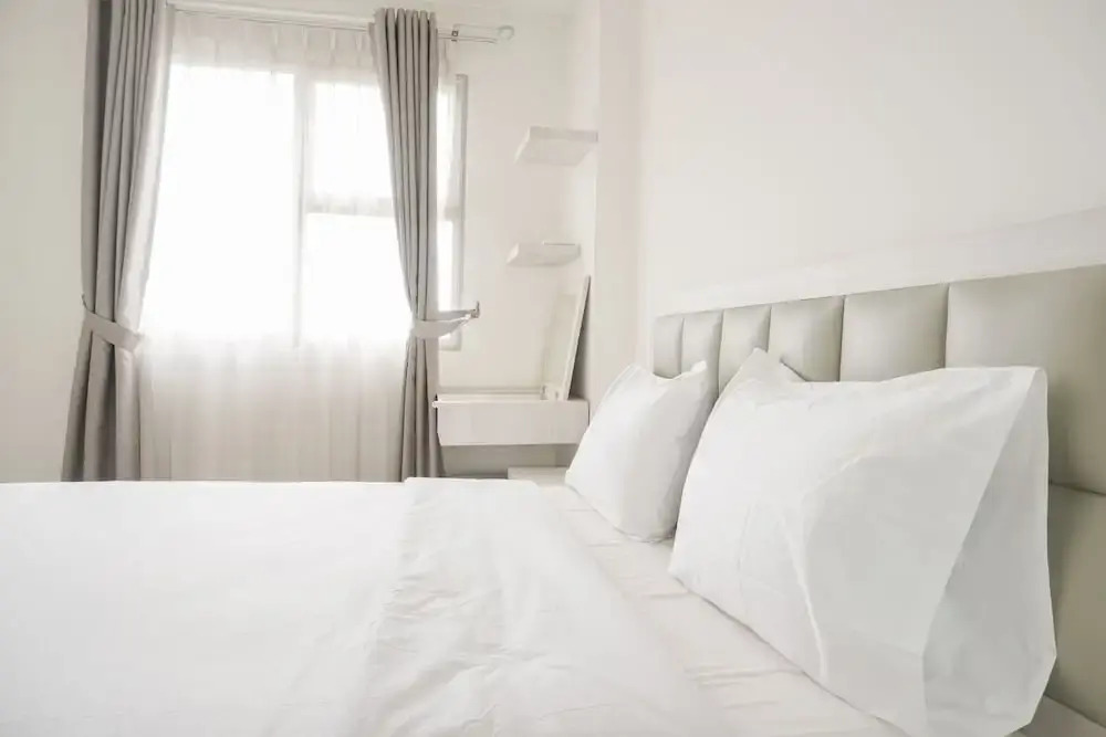 Джакарта: Minimalist And Homey 1Br At Belmont Residence Puri Apartment