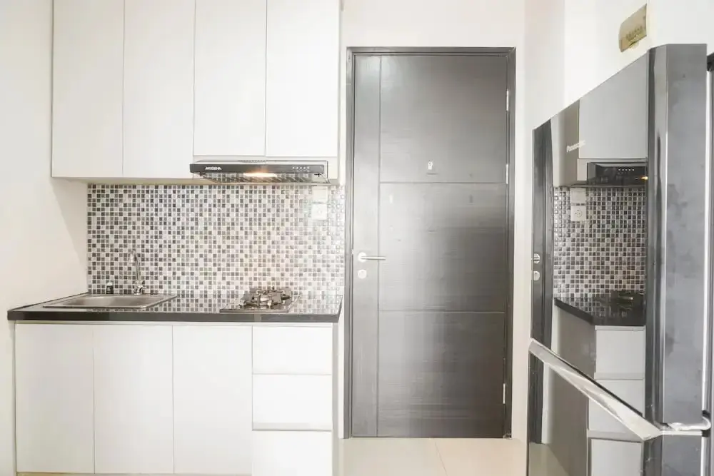 Джакарта: Minimalist And Homey 1Br At Belmont Residence Puri Apartment