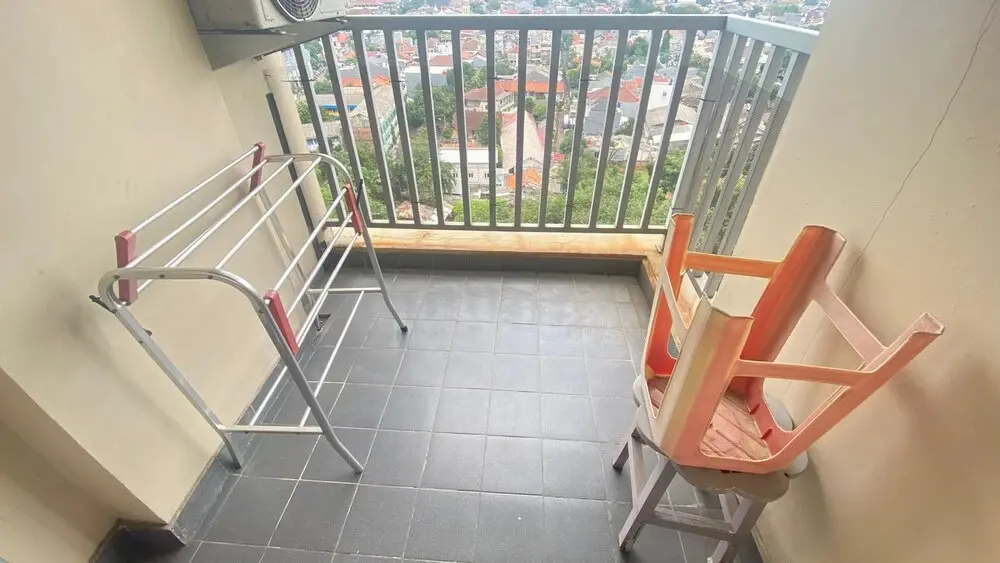 Джакарта: Minimalist And Homey 1Br At Belmont Residence Puri Apartment