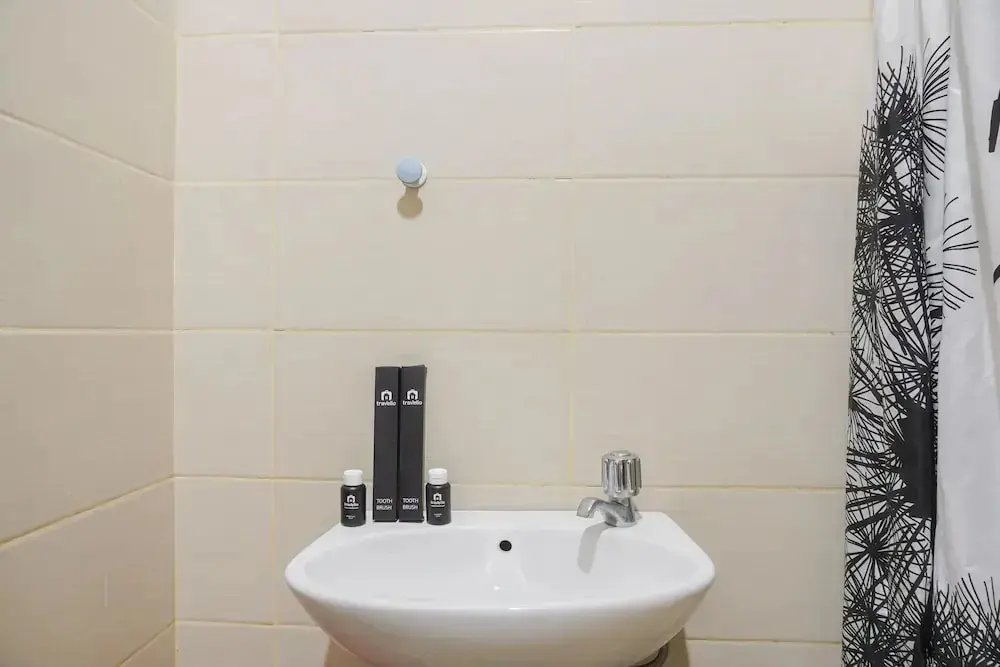 Джакарта: Minimalist And Homey 1Br At Belmont Residence Puri Apartment