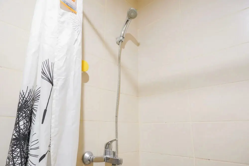 Джакарта: Minimalist And Homey 1Br At Belmont Residence Puri Apartment