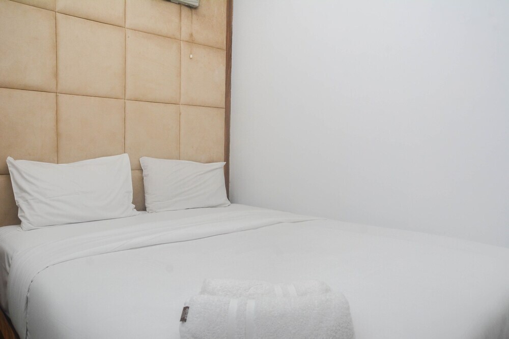 Джакарта: Elegant And Well Designed 2Br At Green Pramuka City Apartment
