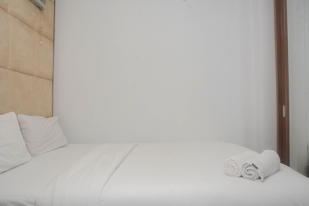 Джакарта: Elegant And Well Designed 2Br At Green Pramuka City Apartment