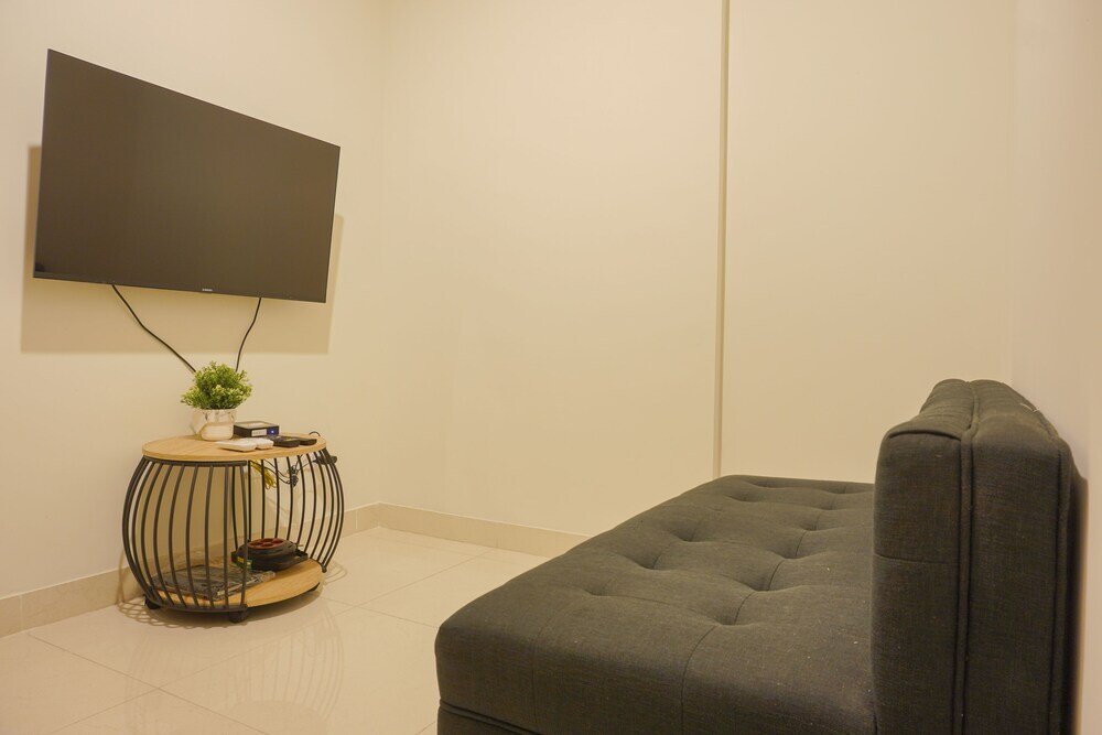 Джакарта: Nice And Comfort 1Br Apartment At Gold Coast