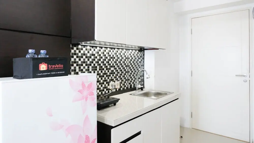 Сурабая: Tidy Studio Connected To Mall At Tanglin Supermall Mansion Apartment