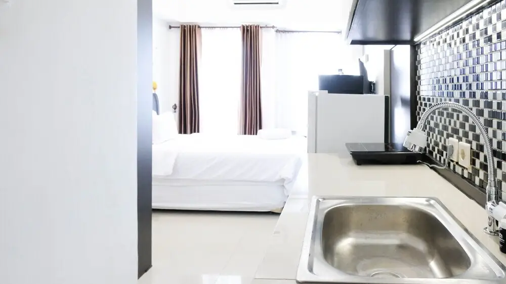 Сурабая: Tidy Studio Connected To Mall At Tanglin Supermall Mansion Apartment
