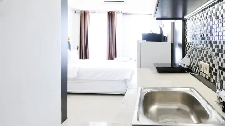 Сурабая: Tidy Studio Connected To Mall At Tanglin Supermall Mansion Apartment
