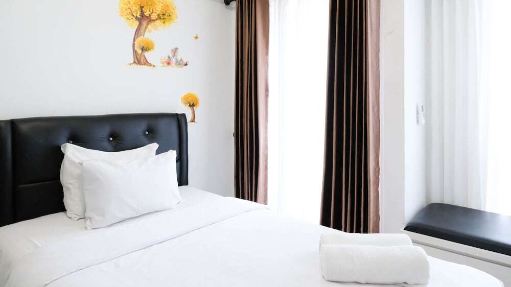 Сурабая: Tidy Studio Connected To Mall At Tanglin Supermall Mansion Apartment