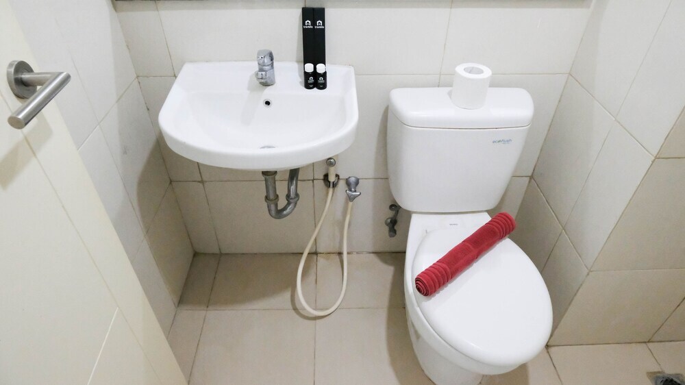 Сурабая: Tidy Studio Connected To Mall At Tanglin Supermall Mansion Apartment