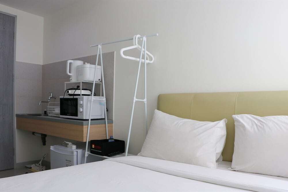 Джакарта: Homey And Minimalist Studio Apartment Osaka Riverview Pik 2