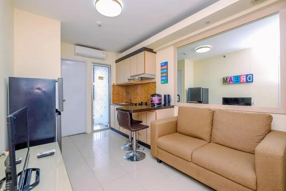 Джакарта: Comfy 2Br At Bassura City Apartment