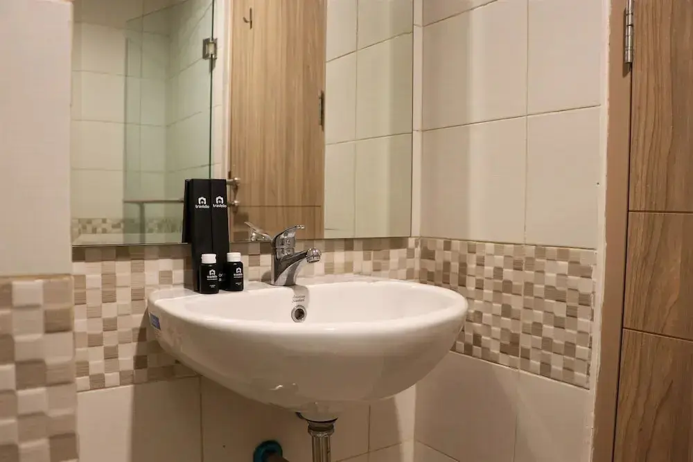 Бекаси: Elegant And Comfy Studio At Tamansari Iswara Apartment