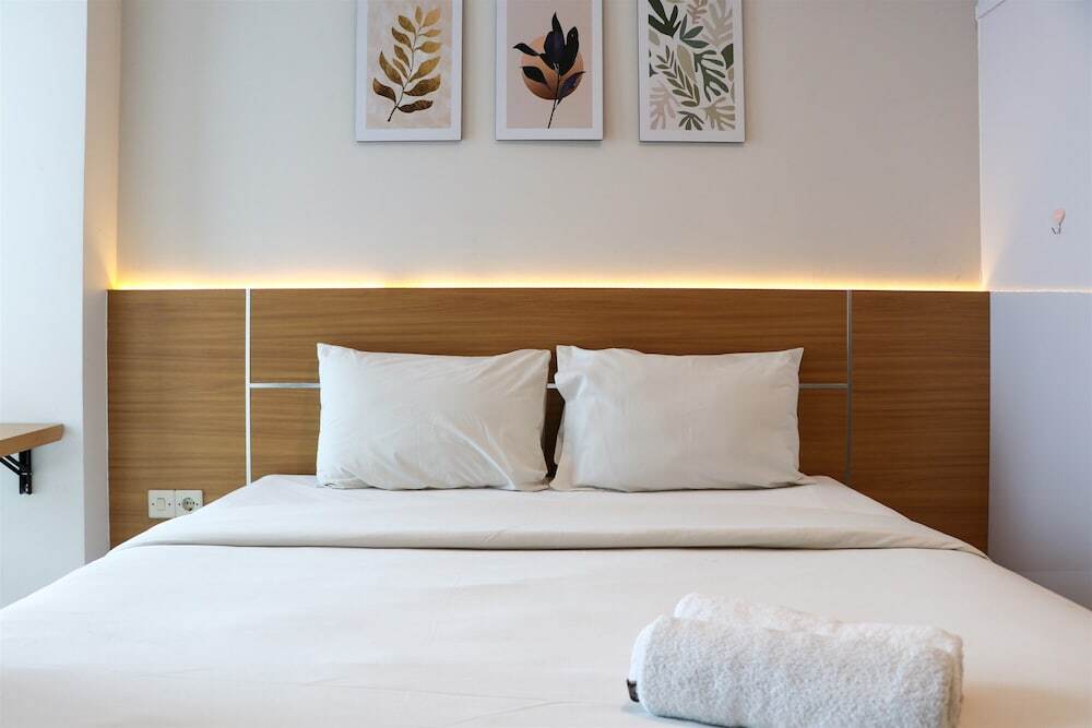 Бекаси: Elegant And Comfy Studio At Tamansari Iswara Apartment