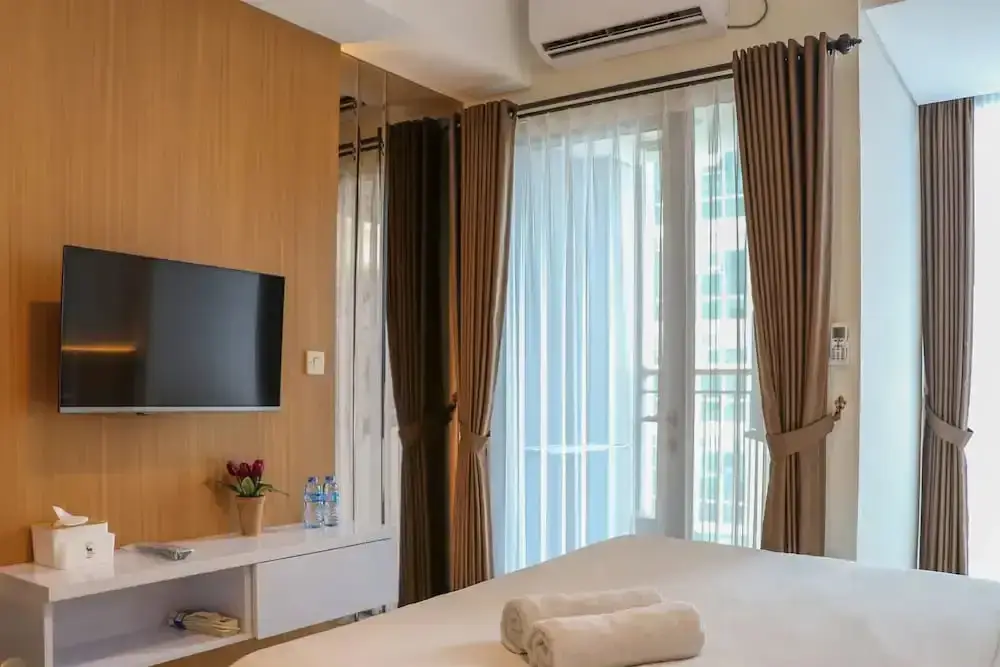 Бекаси: Elegant And Comfy Studio At Tamansari Iswara Apartment