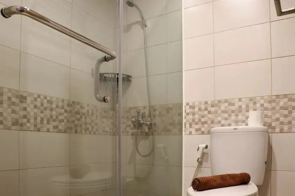 Бекаси: Elegant And Comfy Studio At Tamansari Iswara Apartment
