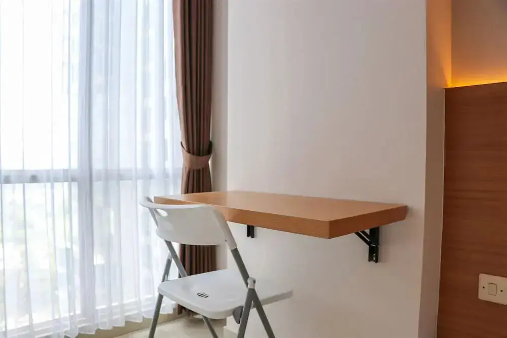 Бекаси: Elegant And Comfy Studio At Tamansari Iswara Apartment