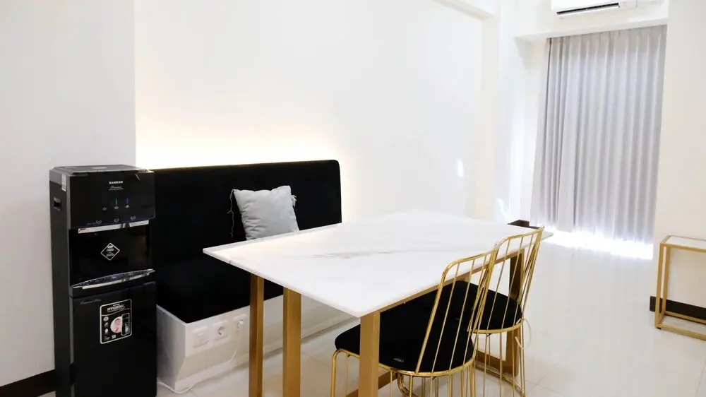 Сурабая: Spacey And Homey 2Br At Supermall Mansion Apartment