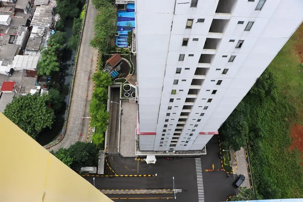 Джакарта: Strategic And Modern 2Br At Bassura City Apartment