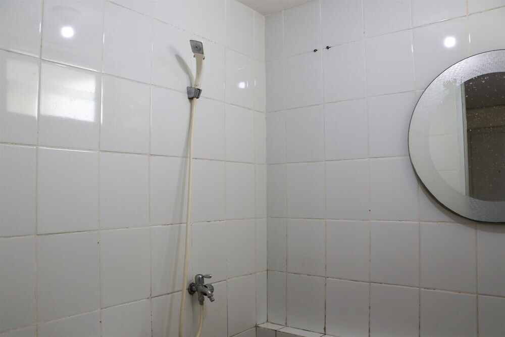 Джакарта: Strategic And Modern 2Br At Bassura City Apartment