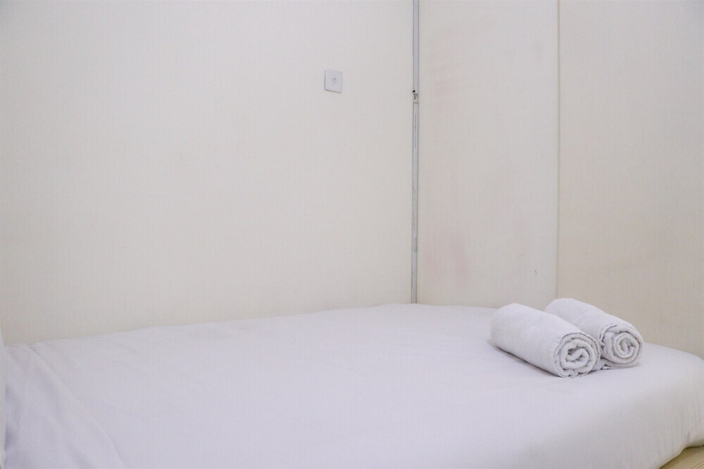 Джакарта: Strategic And Modern 2Br At Bassura City Apartment