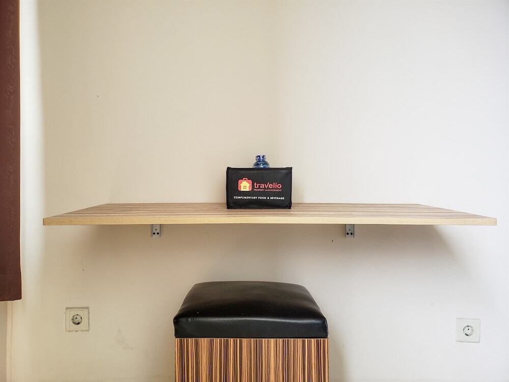 Депок: Cozy Studio At Cinere Bellevue Suites Apartment