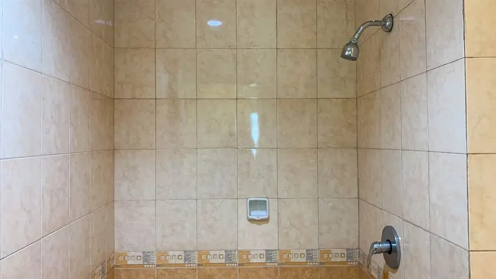 Джакарта: Warm And Minimalist 2Br At City Home Moi Apartment