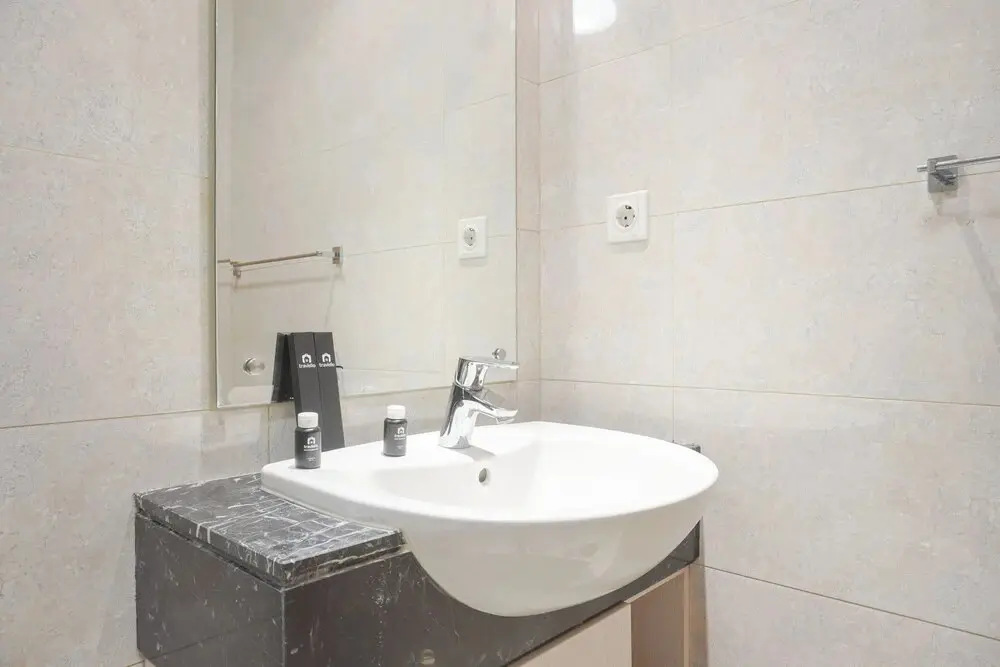 Джакарта: Cozy Living 2Br At The Mansion Kemayoran Apartment