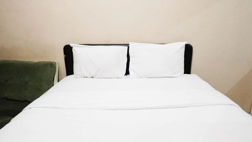 Сурабая: Cozy Living And Clean Studio At Pavilion Permata Apartment