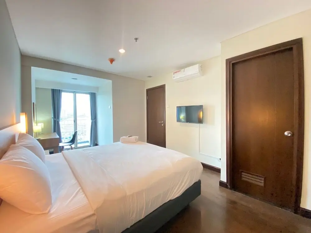 Бандунг: Spacious 2Br Apartment At El Royale Near Bip