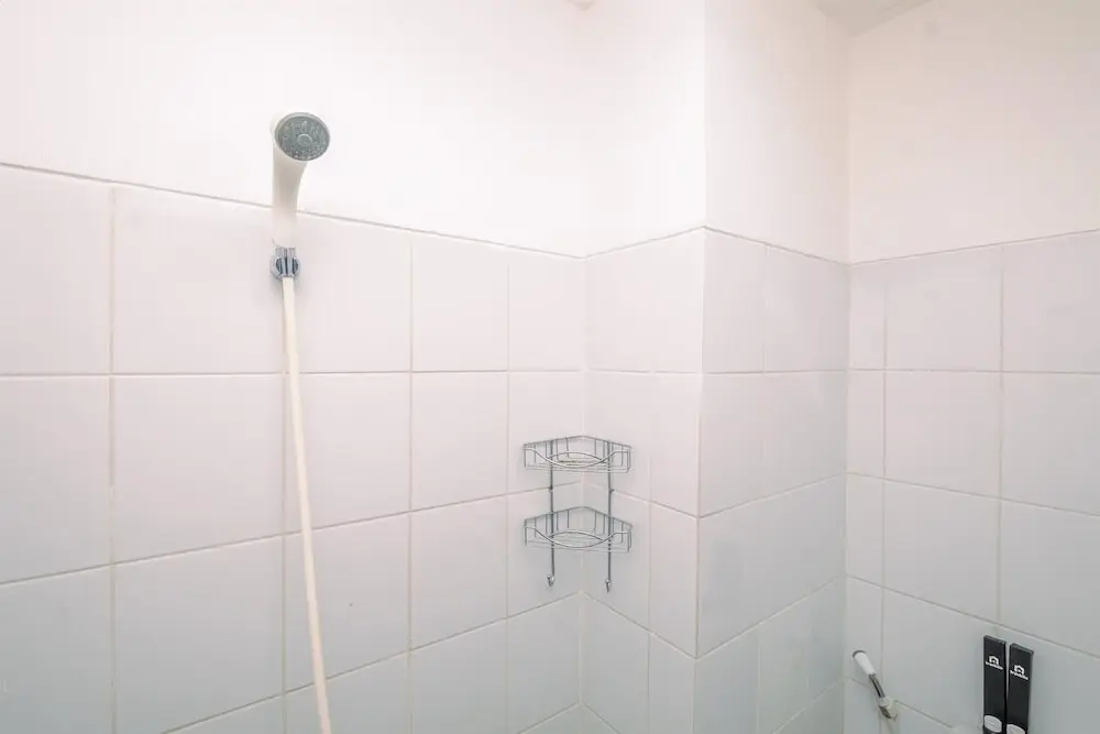 Читарингул: Minimalist And Warm Studio At Gunung Putri Square Apartment