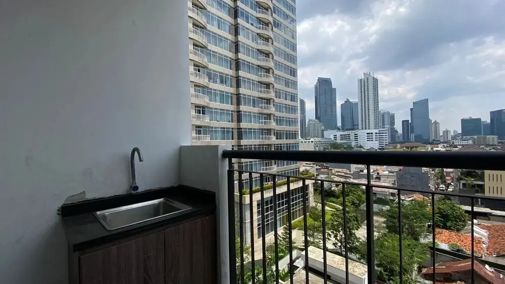 Джакарта: Minimalist And Cozy Studio At Ambassade Kuningan Apartment