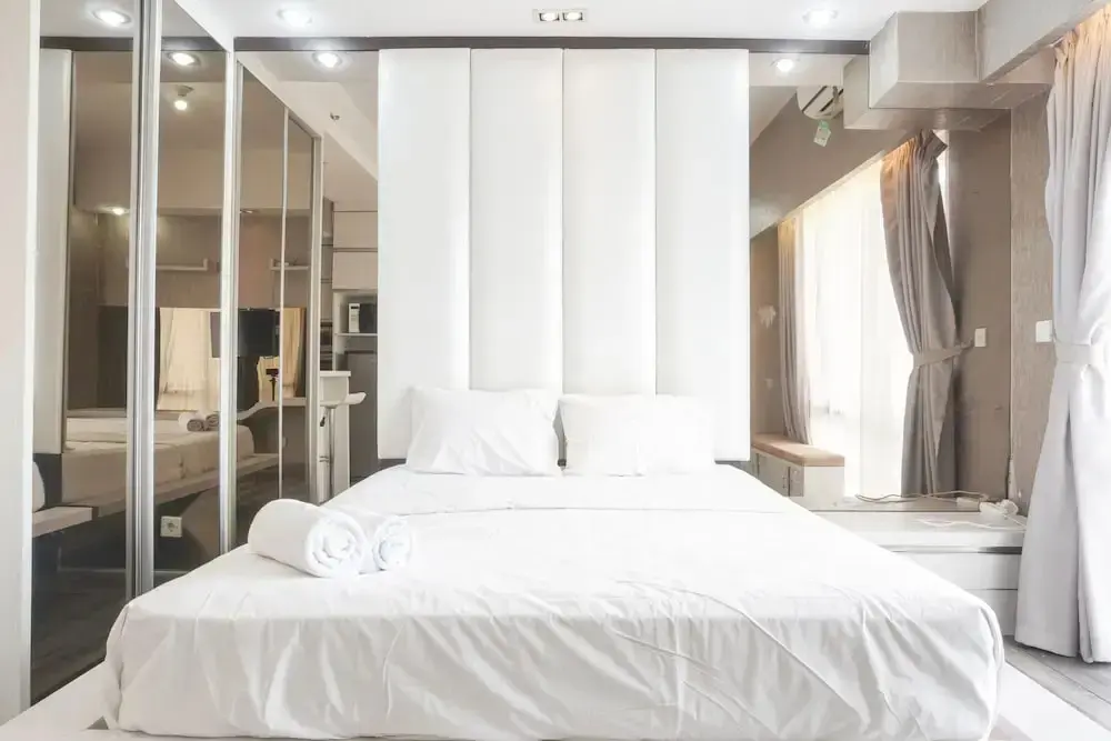 Джакарта: Minimalist And Cozy Studio At Ambassade Kuningan Apartment