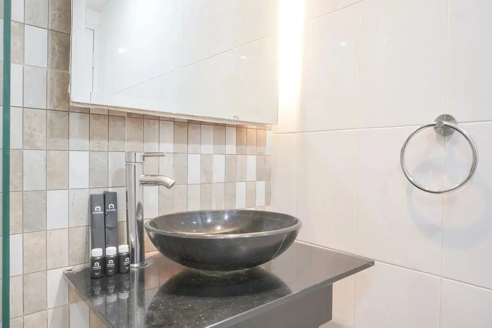 Джакарта: Minimalist And Cozy Studio At Ambassade Kuningan Apartment