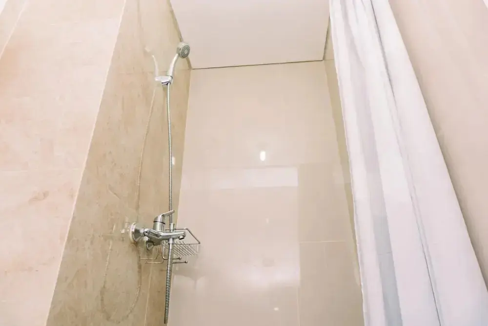 Южный Тангеранг: Best Deal And Comfy Studio At Transpark Bintaro Apartment