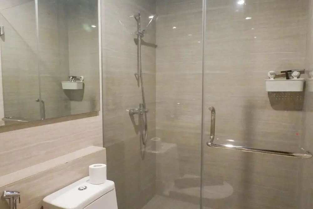 Сурабая: Luxurious Studio Apartment At La Riz Supermall Mansion