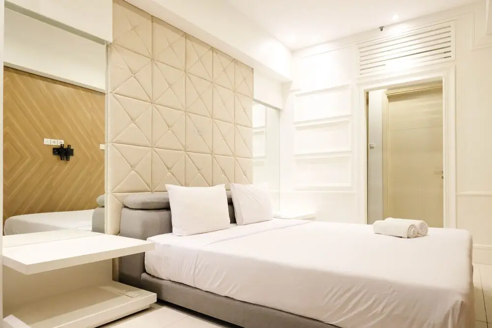 Сурабая: Spacious 2Br Connecting To Mall At La Riz Supermall Mansion Apartment