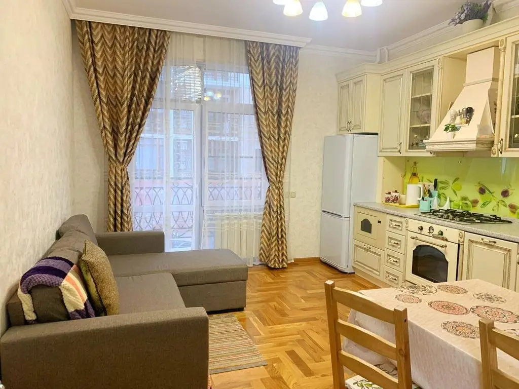 Геленджик: Апартаменты Family na Mira 44