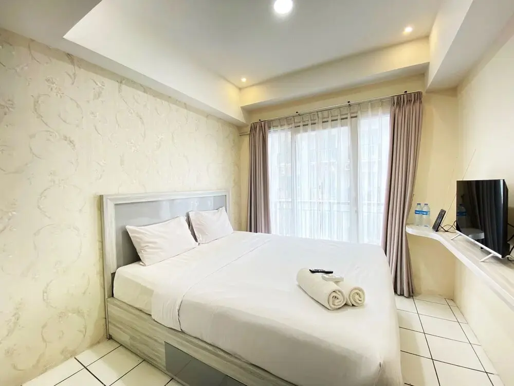 Бандунг: Comfy Studio Room At Grand Asia Afrika Apartment