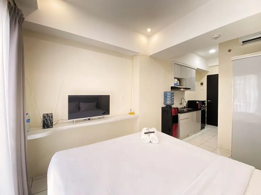 Бандунг: Comfy Studio Room At Grand Asia Afrika Apartment