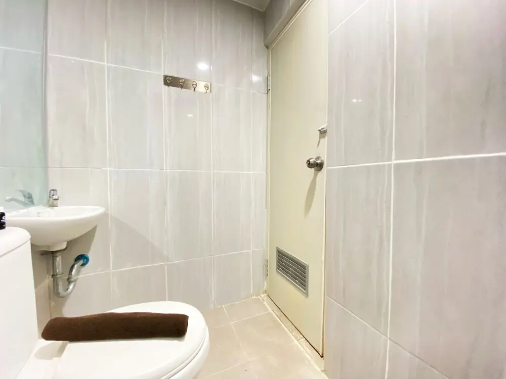 Бандунг: Comfy Studio Room At Grand Asia Afrika Apartment